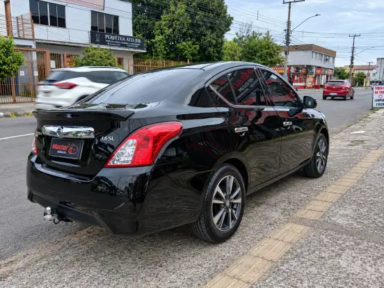 NISSAN-VERSA-2019