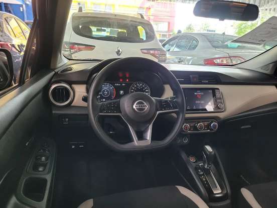 NISSAN-VERSA-2021
