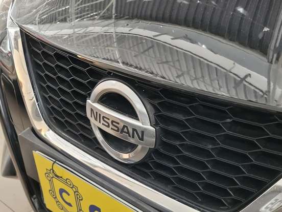 NISSAN-VERSA-2021