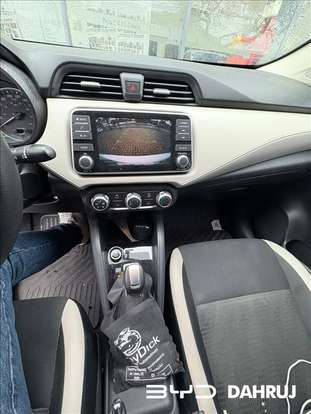 NISSAN-VERSA-2021