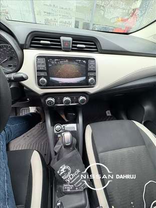 NISSAN-VERSA-2021