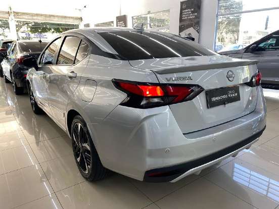 NISSAN-VERSA-2023