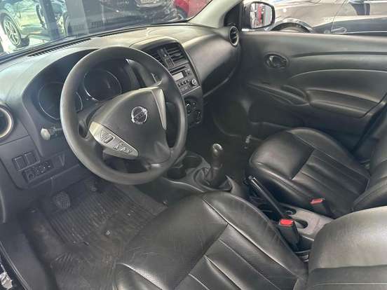 NISSAN-VERSA-2019