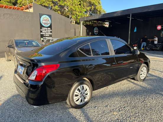 NISSAN-VERSA-2018