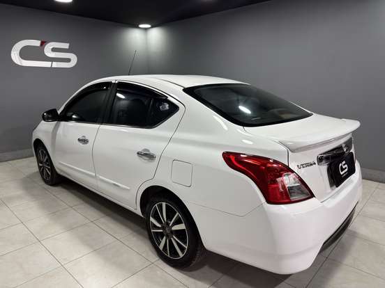 NISSAN-VERSA-2019