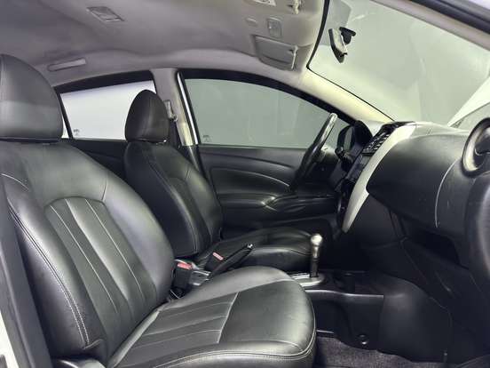 NISSAN-VERSA-2019