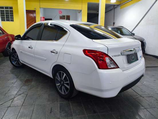 NISSAN-VERSA-2018