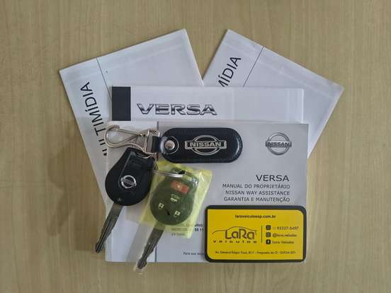 NISSAN-VERSA-2018