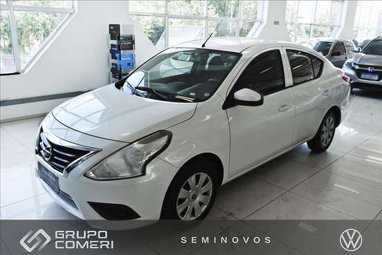NISSAN-VERSA-2020