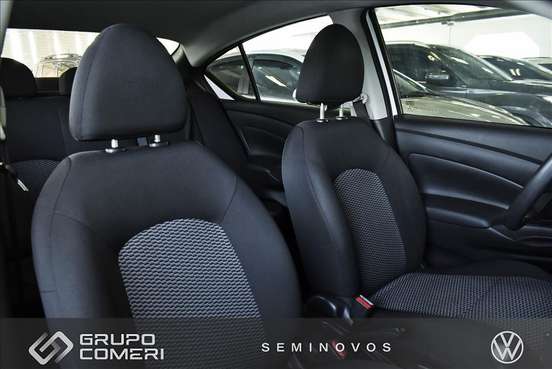 NISSAN-VERSA-2020