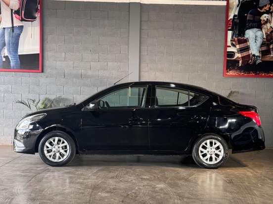 NISSAN-VERSA-2019
