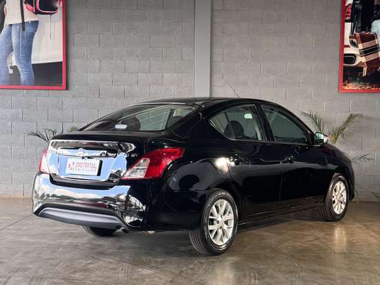 NISSAN-VERSA-2019