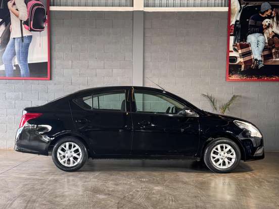 NISSAN-VERSA-2019