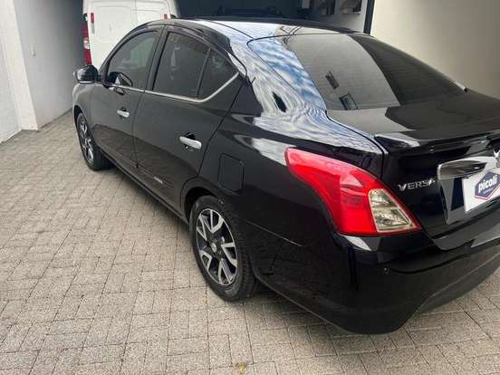 NISSAN-VERSA-2017