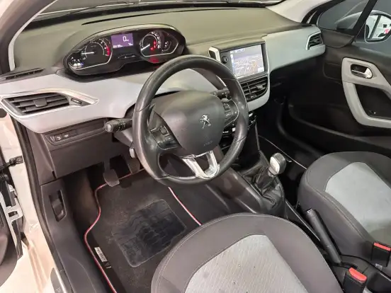 PEUGEOT-208-2016