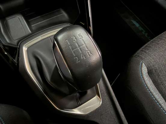 PEUGEOT-208-2024