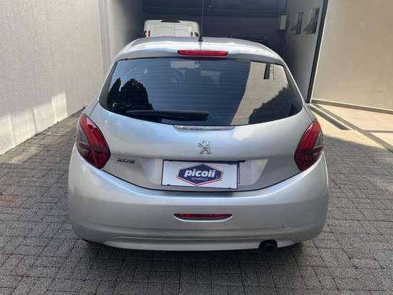 PEUGEOT-208-2018