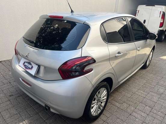 PEUGEOT-208-2018