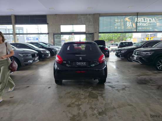 PEUGEOT-208-2015