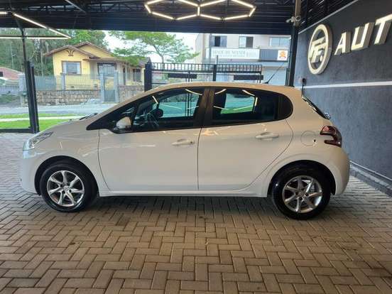 PEUGEOT-208-2015