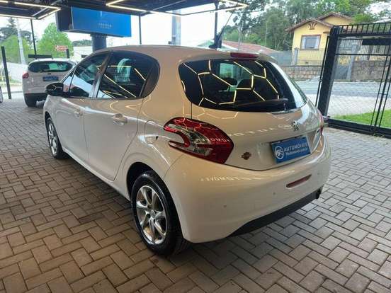 PEUGEOT-208-2015