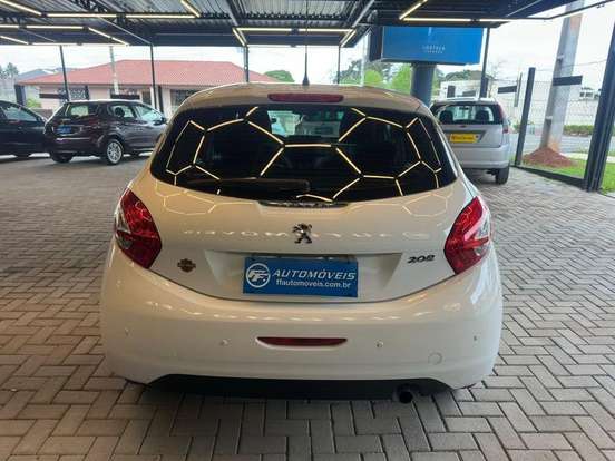 PEUGEOT-208-2015