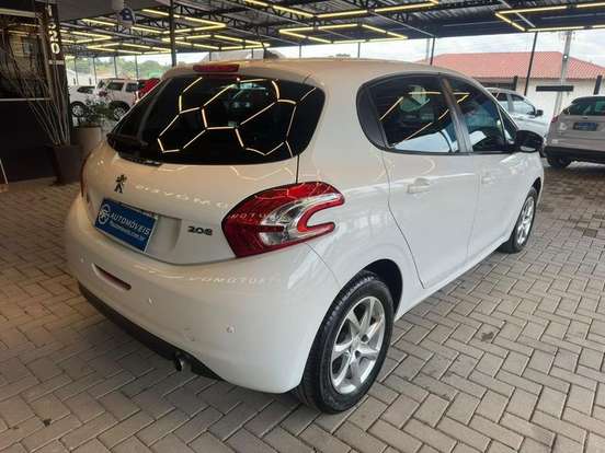 PEUGEOT-208-2015