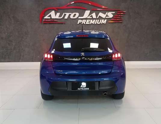 PEUGEOT-208-2021