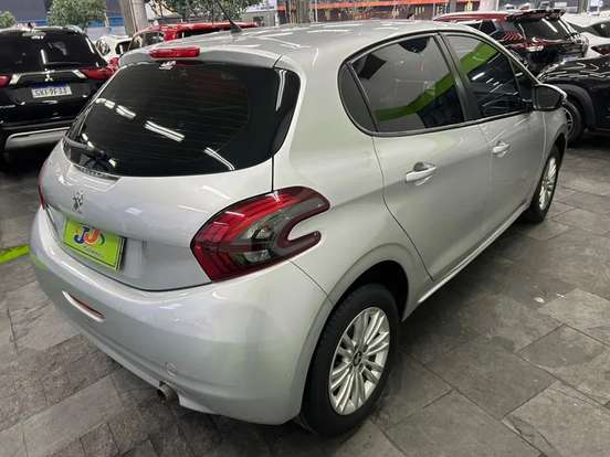 PEUGEOT-208-2020