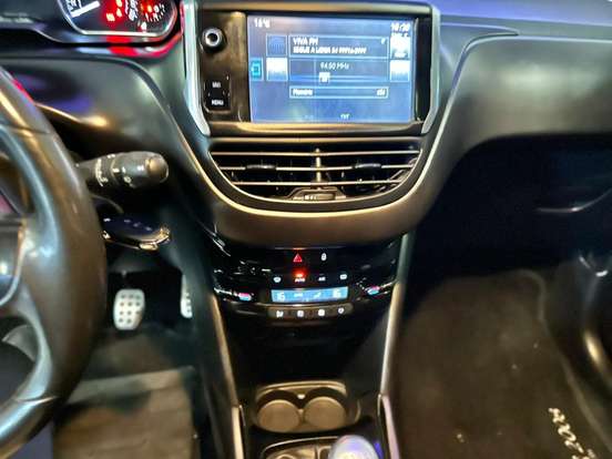 PEUGEOT-208-2016