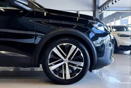 PEUGEOT-3008-2017