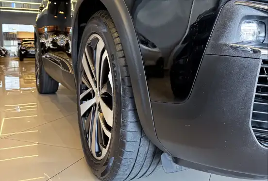 PEUGEOT-3008-2017