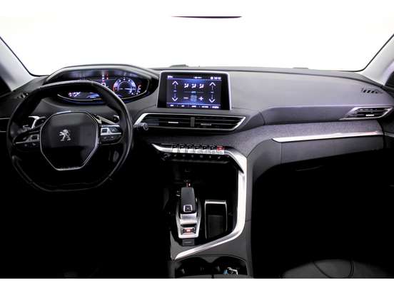 PEUGEOT-3008-2018