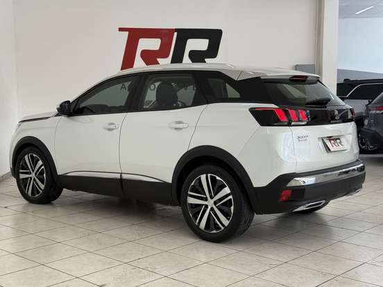 PEUGEOT-3008-2017