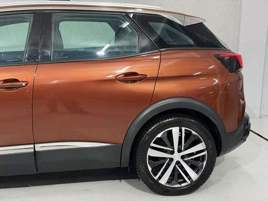 PEUGEOT-3008-2018