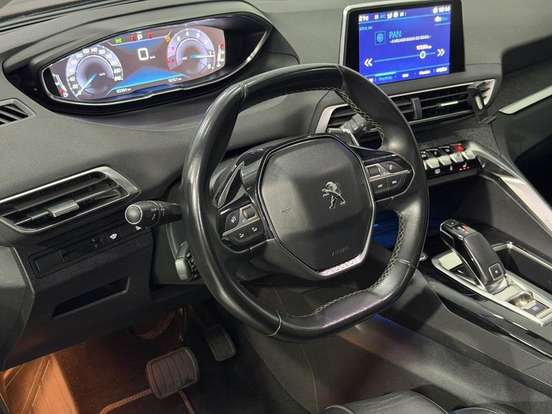 PEUGEOT-3008-2018