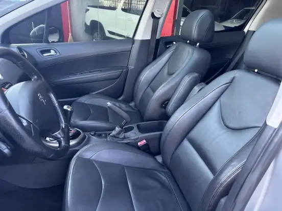 PEUGEOT-308-2015