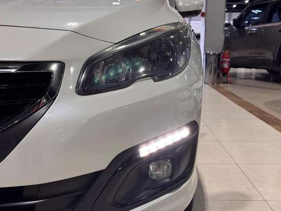 PEUGEOT-308-2015