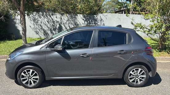 PEUGEOT-208-2019