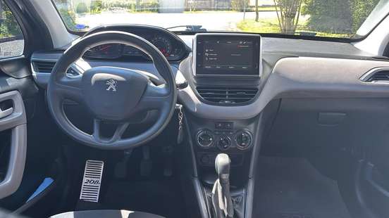 PEUGEOT-208-2019