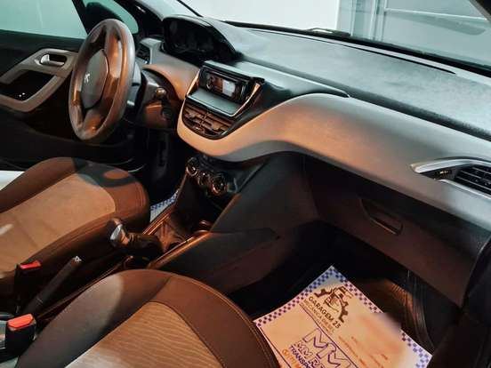 PEUGEOT-208-2013