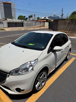 PEUGEOT-208-2013