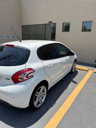 PEUGEOT-208-2013