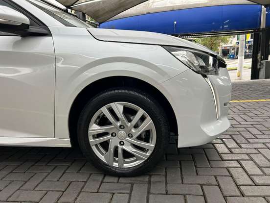PEUGEOT-208-2022