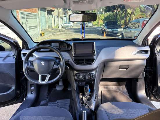 PEUGEOT-208-2018