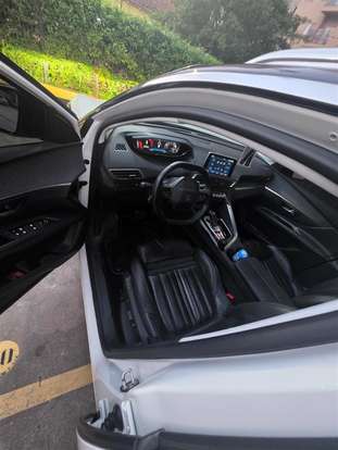 PEUGEOT-3008-2020