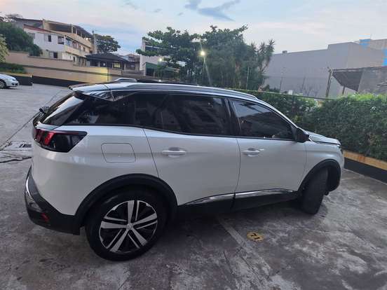 PEUGEOT-3008-2020