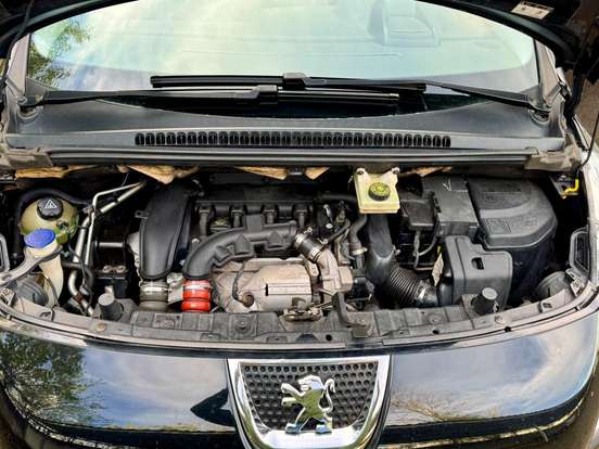 PEUGEOT-3008-1.6 GRIFFE THP 16V GASOLINA 4P AUTOMÁTICO PEUGEOT-3008-2011