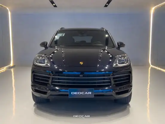 PORSCHE-CAYENNE-2022