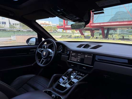 PORSCHE-CAYENNE-2021